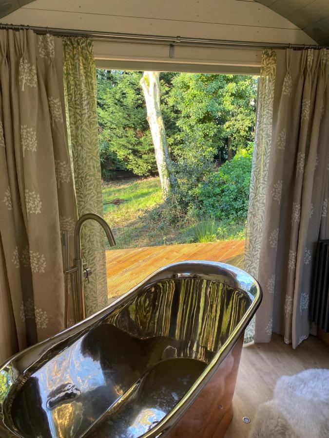 Chez Maurice Luxury Shepherds Hut With Bath And Hot Tub Kelling Екстер'єр фото